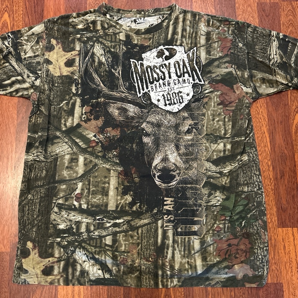 Mossy Oak Camo Deer Hunting Buck Graphic Tshirt Size 2XL